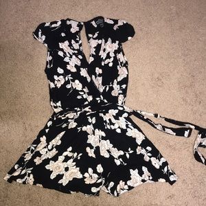 🎀 Floral Romper